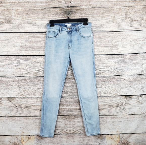 H&M Denim - 🏷H&M | Highwaisted Light Wash Jeans Size 8